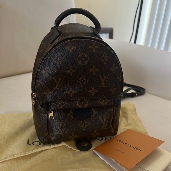 Palm Springs patent backpack. Very good condition - Picture 1 of 7